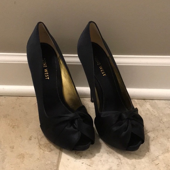 Nine West Shoes - Black Satin Nine West heels size 7